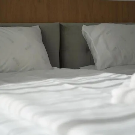 2 Bed - Sleeps 4 Terrace & Pet Friendly Lägenhet *